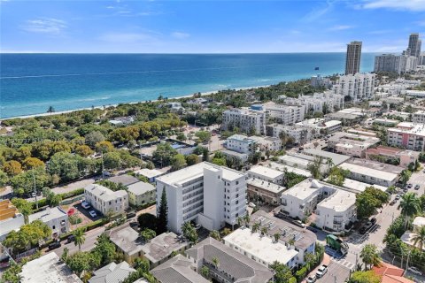 Condo in Miami Beach, Florida, 1 bedroom № 1974903 - photo 29