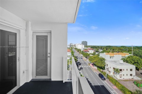 Condo in Miami Beach, Florida, 1 bedroom № 1974903 - photo 20