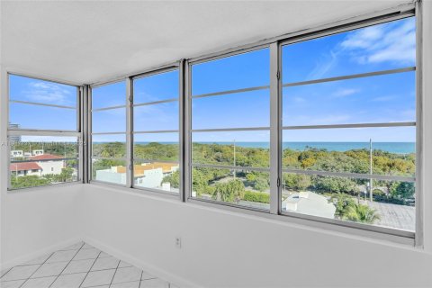 Condo in Miami Beach, Florida, 1 bedroom № 1974903 - photo 9