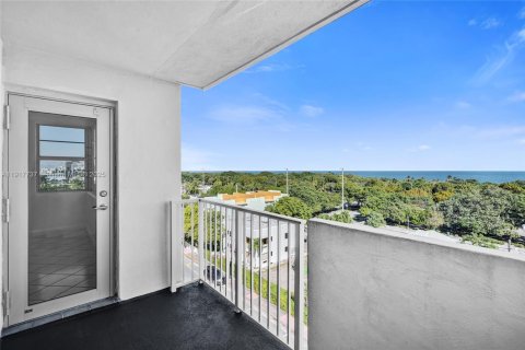 Condo in Miami Beach, Florida, 1 bedroom № 1974903 - photo 21