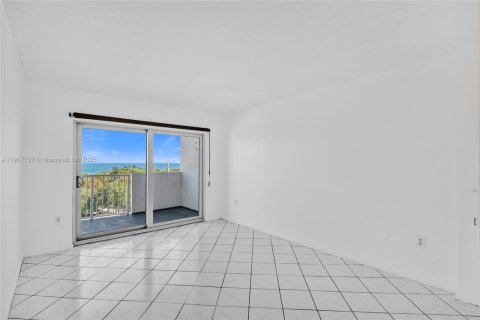 Condo in Miami Beach, Florida, 1 bedroom № 1974903 - photo 16