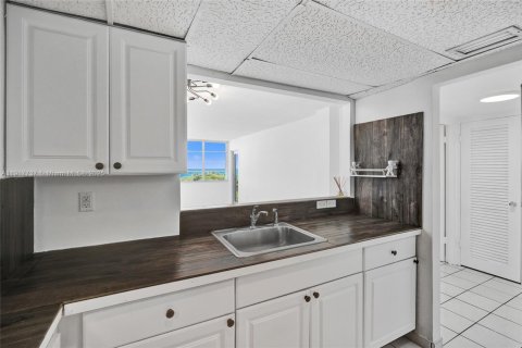 Condo in Miami Beach, Florida, 1 bedroom № 1974903 - photo 7