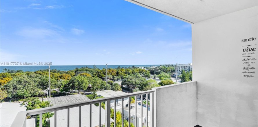 Condo in Miami Beach, Florida, 1 bedroom № 1974903