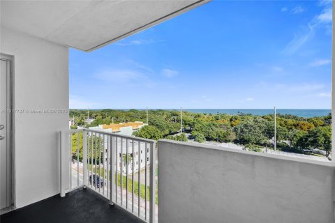 Condo in Miami Beach, Florida, 1 bedroom № 1974903 - photo 5