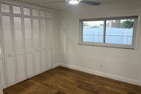 House in Cape Coral, Florida 3 bedrooms, 150.04 sq.m. № 2425937 - photo 17
