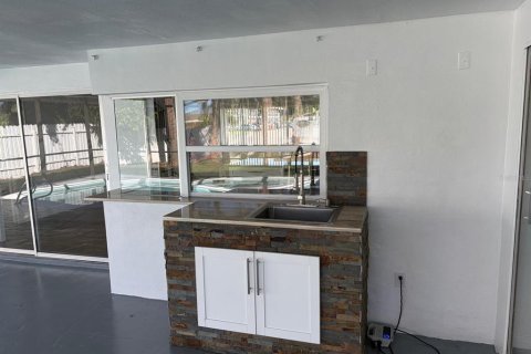 House in Cape Coral, Florida 3 bedrooms, 150.04 sq.m. № 2425937 - photo 28