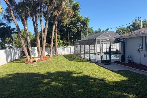 House in Cape Coral, Florida 3 bedrooms, 150.04 sq.m. № 2425937 - photo 29