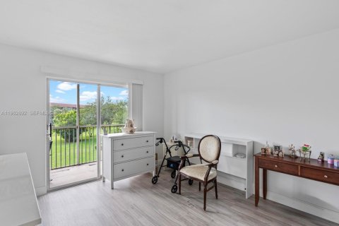 Copropriété à vendre à Pembroke Pines, Floride: 2 chambres, 96.99 m2 № 2024176 - photo 12