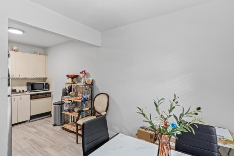 Copropriété à vendre à Pembroke Pines, Floride: 2 chambres, 96.99 m2 № 2024176 - photo 6