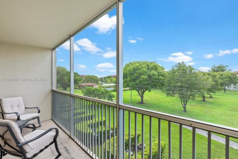 Copropriété à vendre à Pembroke Pines, Floride: 2 chambres, 96.99 m2 № 2024176 - photo 16