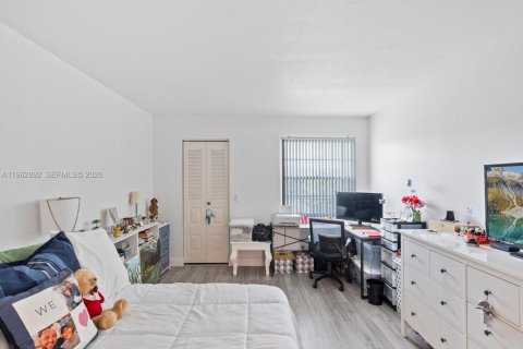 Copropriété à vendre à Pembroke Pines, Floride: 2 chambres, 96.99 m2 № 2024176 - photo 11