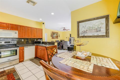 Купить виллу или дом в Майами, Флорида 4 спальни, 249.07м2, № 2058480 - фото 11