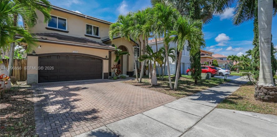 Дом в Майами, Флорида 4 спальни, 249.07м2 № 2058480