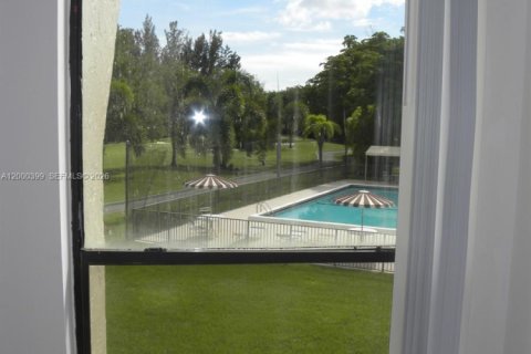 Снять в аренду кондоминиум в Тамарак, Флорида 2 спальни, 96.62м2, № 2065198 - фото 11