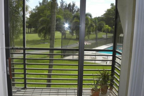 Снять в аренду кондоминиум в Тамарак, Флорида 2 спальни, 96.62м2, № 2065198 - фото 10