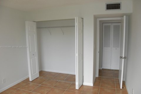Снять в аренду кондоминиум в Тамарак, Флорида 2 спальни, 96.62м2, № 2065198 - фото 22