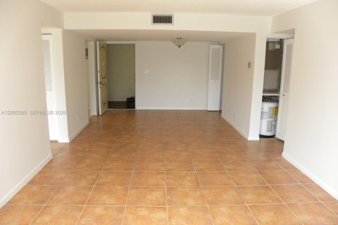 Снять в аренду кондоминиум в Тамарак, Флорида 2 спальни, 96.62м2, № 2065198 - фото 13