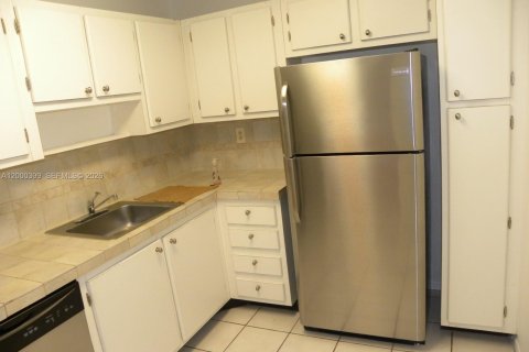 Снять в аренду кондоминиум в Тамарак, Флорида 2 спальни, 96.62м2, № 2065198 - фото 15