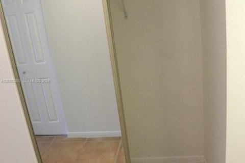 Снять в аренду кондоминиум в Тамарак, Флорида 2 спальни, 96.62м2, № 2065198 - фото 4