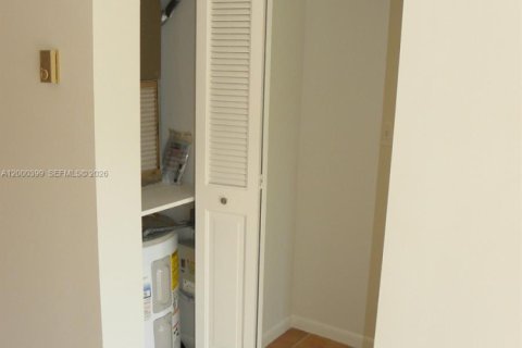 Снять в аренду кондоминиум в Тамарак, Флорида 2 спальни, 96.62м2, № 2065198 - фото 7