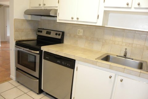 Снять в аренду кондоминиум в Тамарак, Флорида 2 спальни, 96.62м2, № 2065198 - фото 16