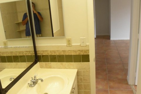 Снять в аренду кондоминиум в Тамарак, Флорида 2 спальни, 96.62м2, № 2065198 - фото 19