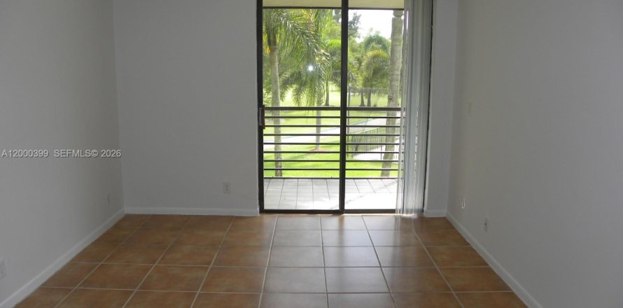 Кондоминиум с 2 спальнями в Тамарак, Флорида № 2065198