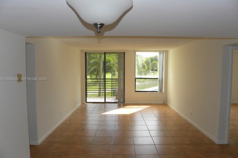 Снять в аренду кондоминиум в Тамарак, Флорида 2 спальни, 96.62м2, № 2065198 - фото 9