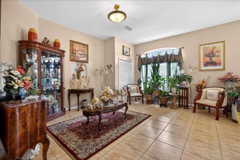 House in Palm Coast, Florida 5 bedrooms, 395.02 sq.m. № 2152140 - photo 13