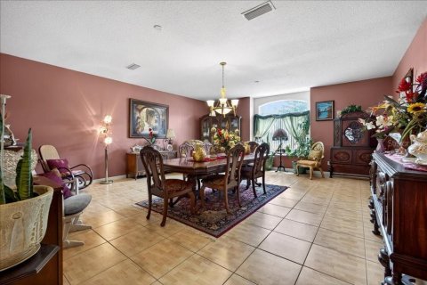 House in Palm Coast, Florida 5 bedrooms, 395.02 sq.m. № 2152140 - photo 4