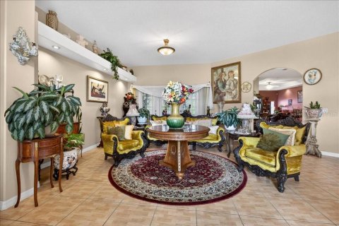 House in Palm Coast, Florida 5 bedrooms, 395.02 sq.m. № 2152140 - photo 2