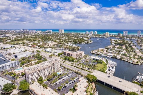 Condo à Pompano Beach, Floride, 2 chambres  № 2147037