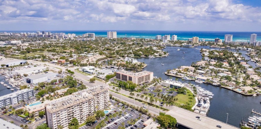 Condo à Pompano Beach, Floride, 2 chambres  № 2147037