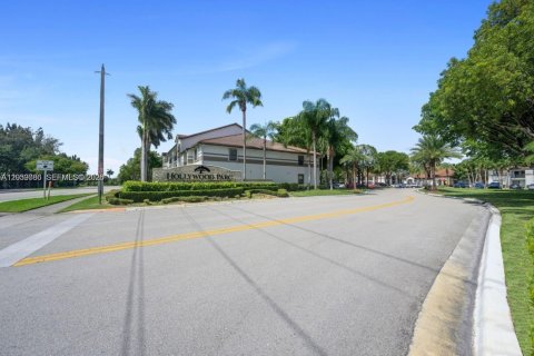 Copropriété à louer à Hollywood, Floride: 1 chambre, 78.13 m2 № 2169040 - photo 3