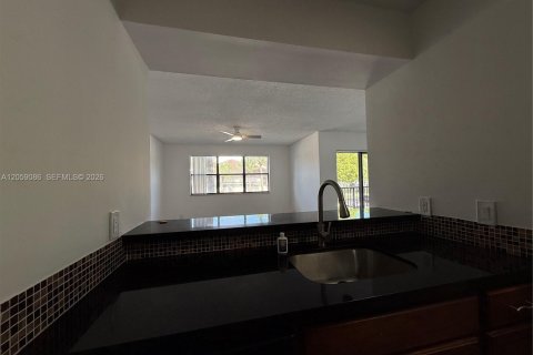 Copropriété à louer à Hollywood, Floride: 1 chambre, 78.13 m2 № 2169040 - photo 16