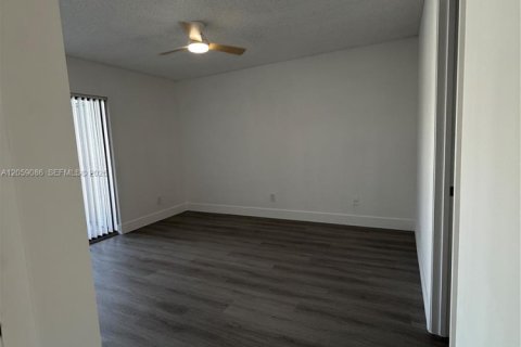 Copropriété à louer à Hollywood, Floride: 1 chambre, 78.13 m2 № 2169040 - photo 23