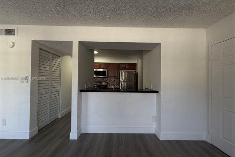 Copropriété à louer à Hollywood, Floride: 1 chambre, 78.13 m2 № 2169040 - photo 7