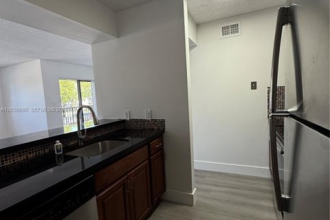 Copropriété à louer à Hollywood, Floride: 1 chambre, 78.13 m2 № 2169040 - photo 15