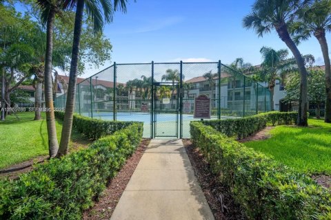 Copropriété à louer à Hollywood, Floride: 1 chambre, 78.13 m2 № 2169040 - photo 2