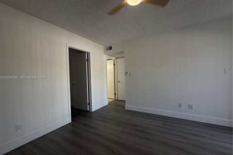 Copropriété à louer à Hollywood, Floride: 1 chambre, 78.13 m2 № 2169040 - photo 28