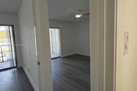 Copropriété à louer à Hollywood, Floride: 1 chambre, 78.13 m2 № 2169040 - photo 22