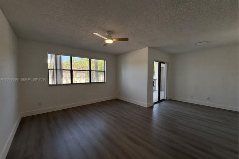 Copropriété à louer à Hollywood, Floride: 1 chambre, 78.13 m2 № 2169040 - photo 4