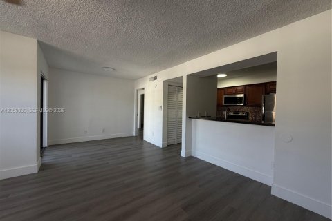 Copropriété à louer à Hollywood, Floride: 1 chambre, 78.13 m2 № 2169040 - photo 6