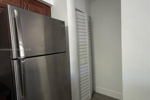 Copropriété à louer à Hollywood, Floride: 1 chambre, 78.13 m2 № 2169040 - photo 13