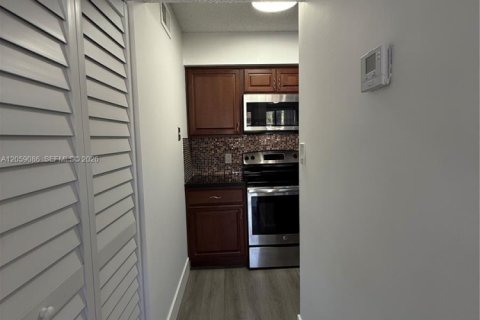 Copropriété à louer à Hollywood, Floride: 1 chambre, 78.13 m2 № 2169040 - photo 9