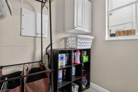 Casa en venta en Miami, Florida, 4 dormitorios, 282.7 m2 № 1988974 - foto 30