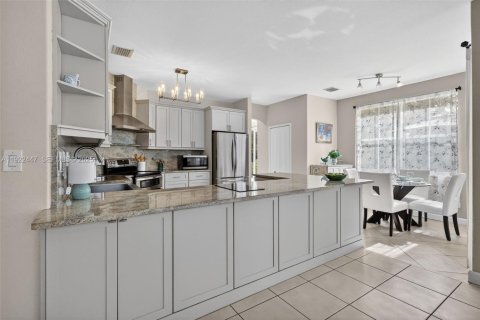 Casa en venta en Miami, Florida, 4 dormitorios, 282.7 m2 № 1988974 - foto 14