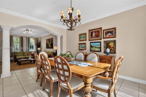 Casa en venta en Miami, Florida, 4 dormitorios, 282.7 m2 № 1988974 - foto 10
