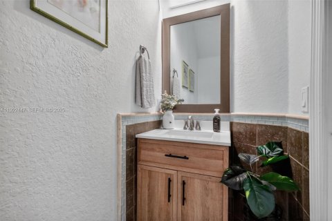 Casa en venta en Miami, Florida, 4 dormitorios, 282.7 m2 № 1988974 - foto 27