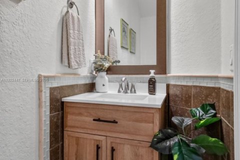 Casa en venta en Miami, Florida, 4 dormitorios, 282.7 m2 № 1988974 - foto 28